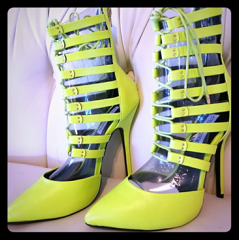 STEVE MADDEN LACE HEELS 6.5